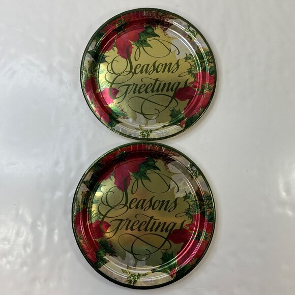 Holiday Themed Disposable Paper Plates Sectioned Santa Gifts "Seasons Greetings" - Picture 2 of 13